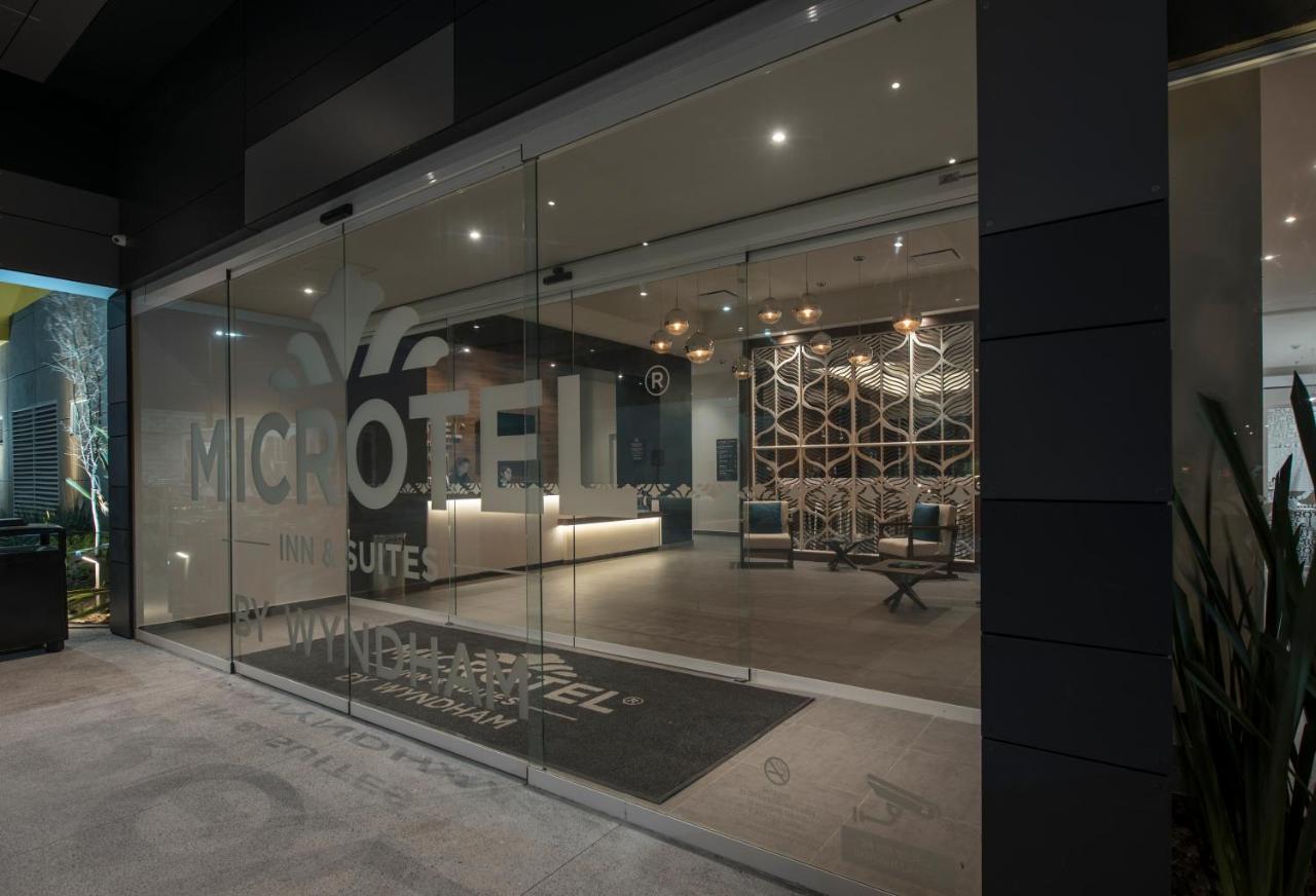 Microtel Inn & Suites By Wyndham Irapuato Exterior photo